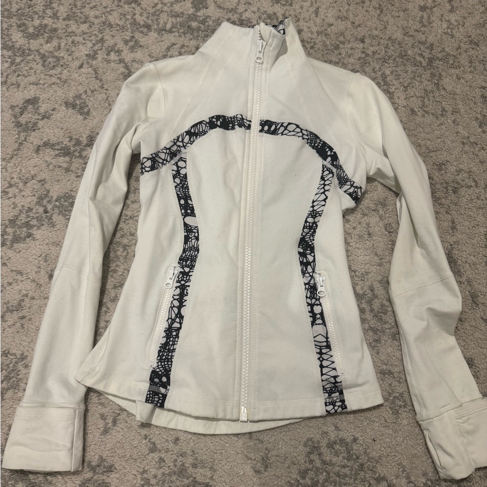 Lululemon White and Black Define Jacket with brushed fleece sz 4